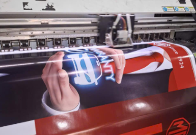 Một dự án in UV được thực hiện như thế nào tại xưởng?