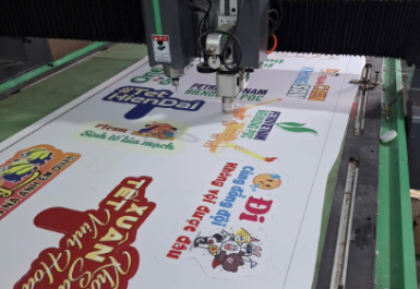 Quy trình in và cắt bế decal chính xác bằng máy cắt kỹ thuật số