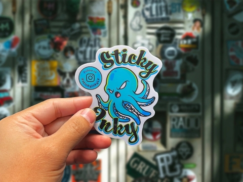 In và cắt decal theo hình – giải pháp linh hoạt cho tem nhãn sản phẩm