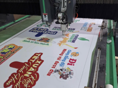 Quy trình in và cắt bế decal chính xác bằng máy cắt kỹ thuật số